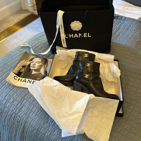 Chanel turn lock boots 38.5 - Picture 14 of 15